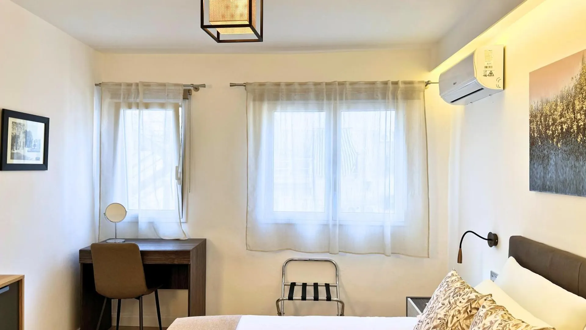 Helena Apartments - Primo Canto Palermo 0*,  Italy